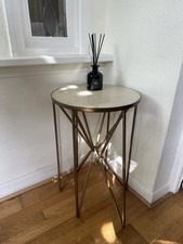 Round Side Table – Real